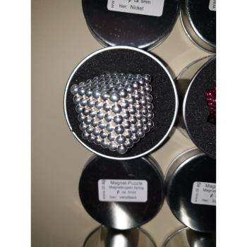 Magnetpuzzle aus Neodymkugeln vernickelt in verschiedenen Farben